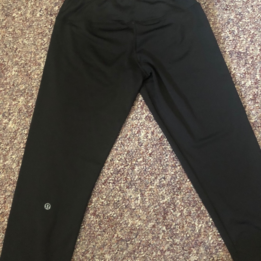 Luluemon crops - size 8!
